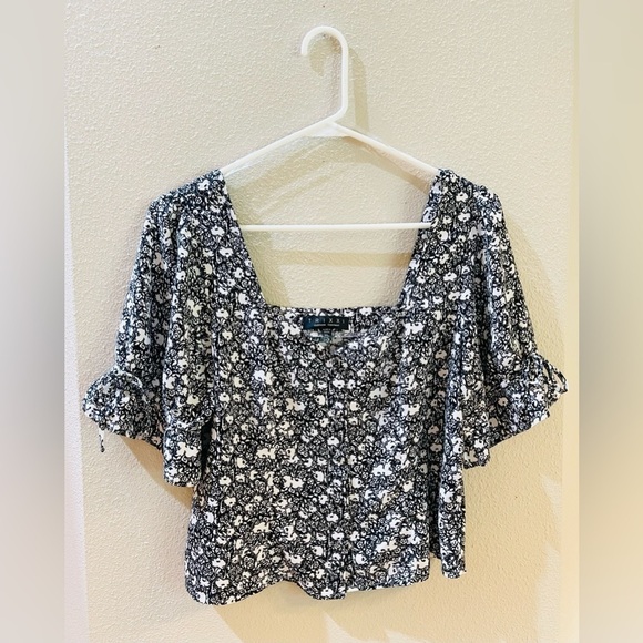 Trixxi Crop Top button up black & white floral size XL loose fit - Picture 1 of 9